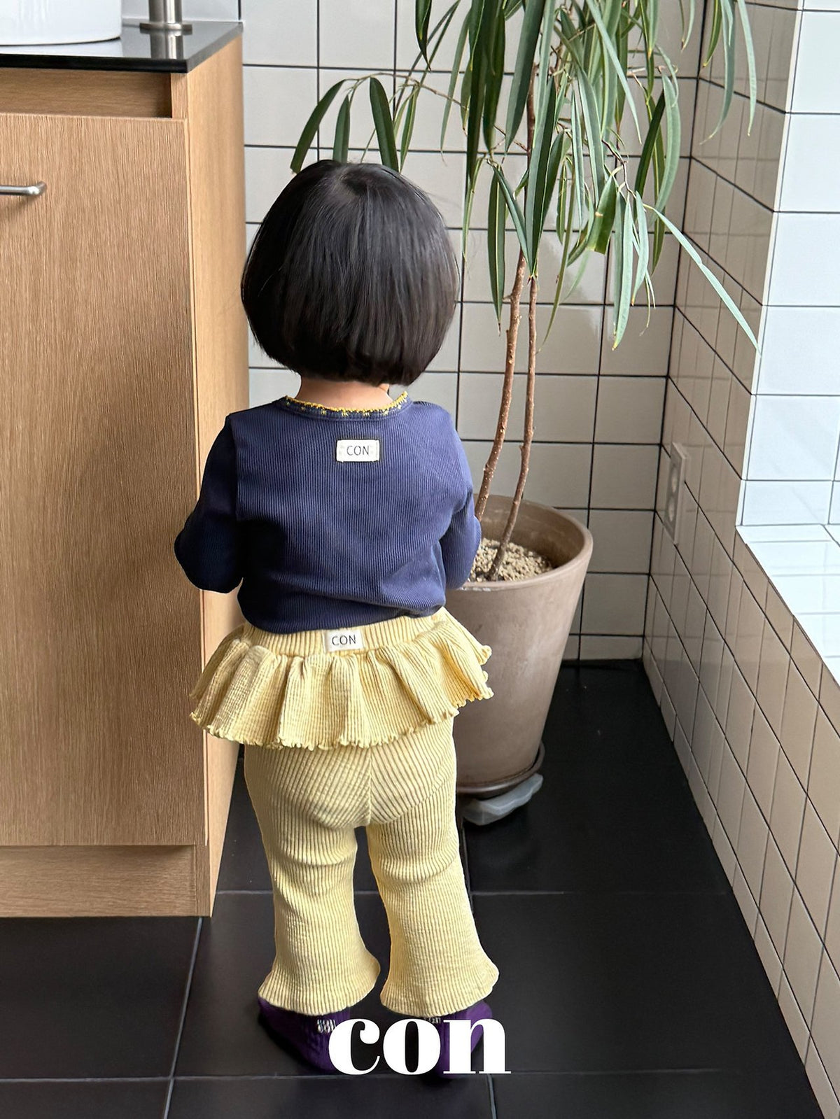 【秋のPRE-ODER 5%OFF】01.CON Jjonkku Frill Leggings | CON