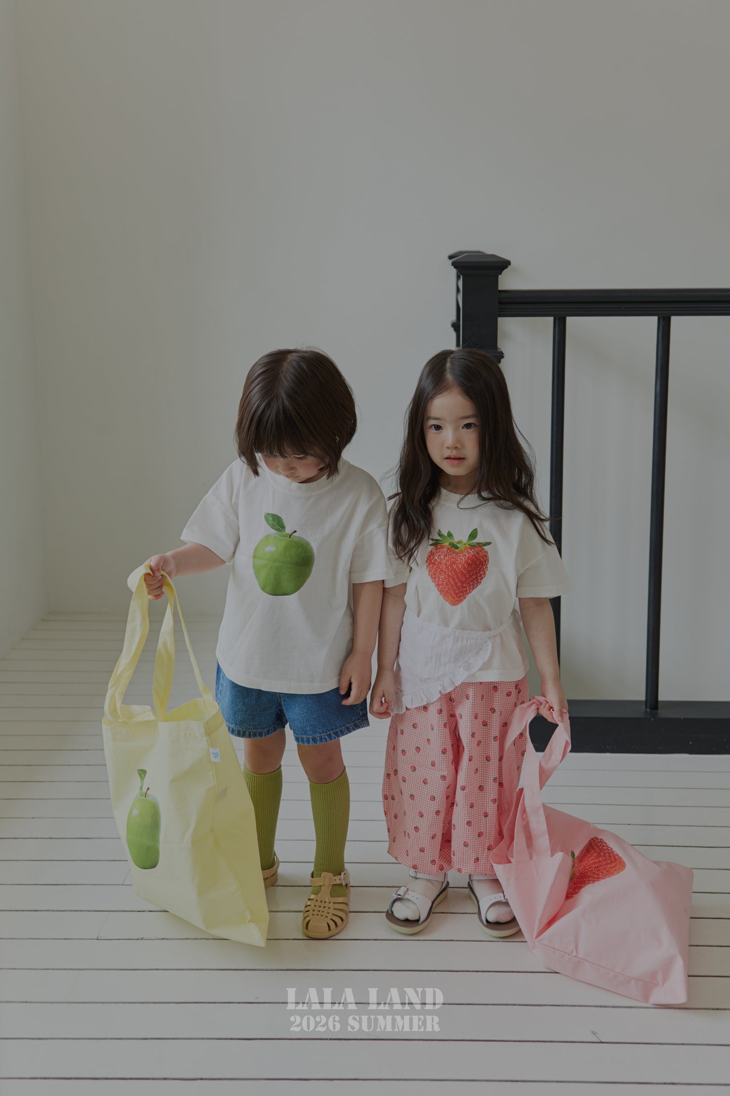【PREORDER受付終了、ご希望はお問い合わせください。】66.Berry Apple T-shirt