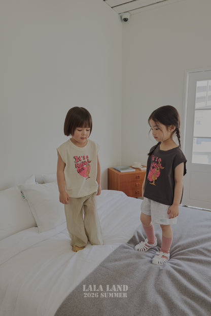【PREORDER受付終了、ご希望はお問い合わせください。】63.Love Rabbit Sleeveless T-shirt