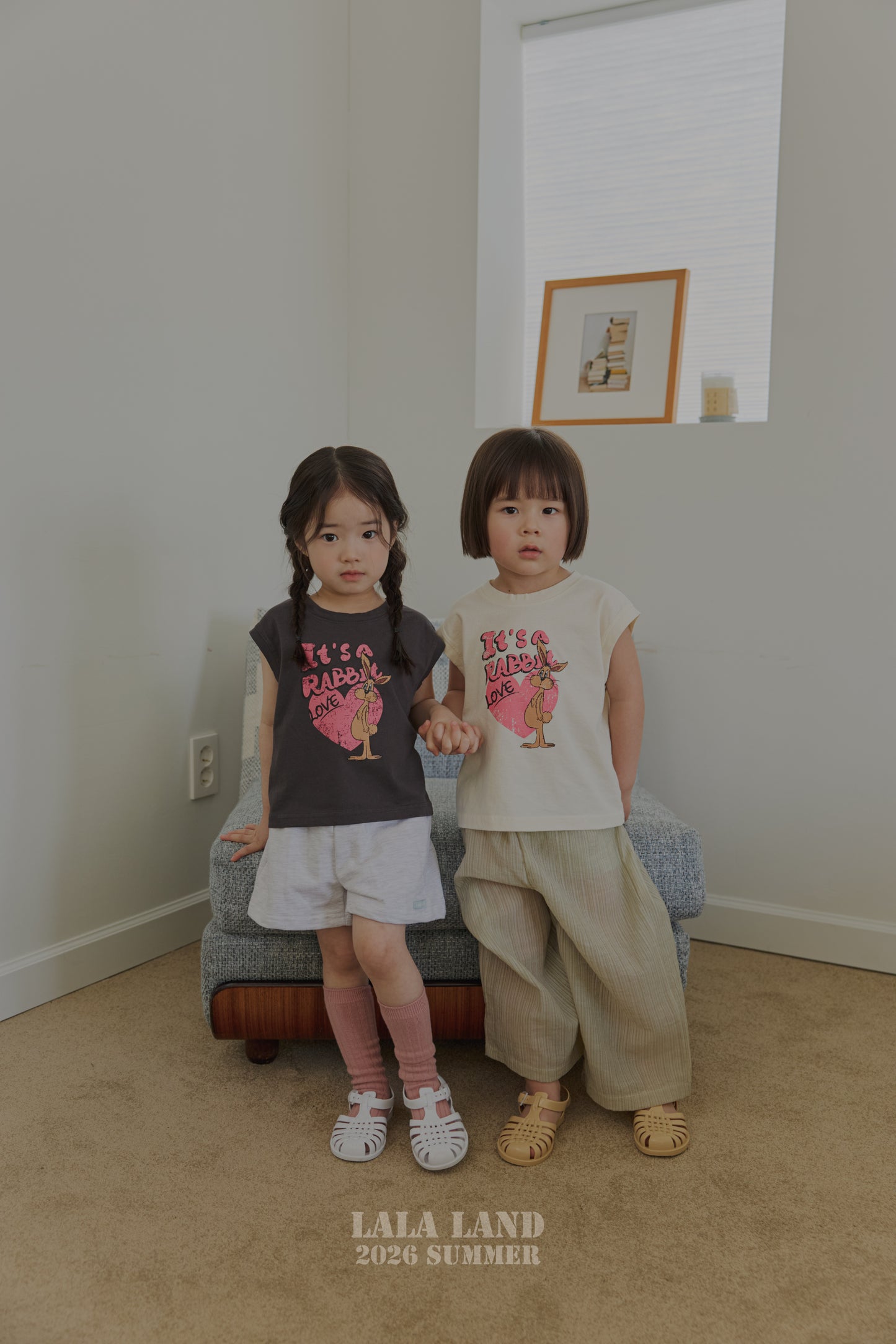 【PREORDER受付終了、ご希望はお問い合わせください。】63.Love Rabbit Sleeveless T-shirt