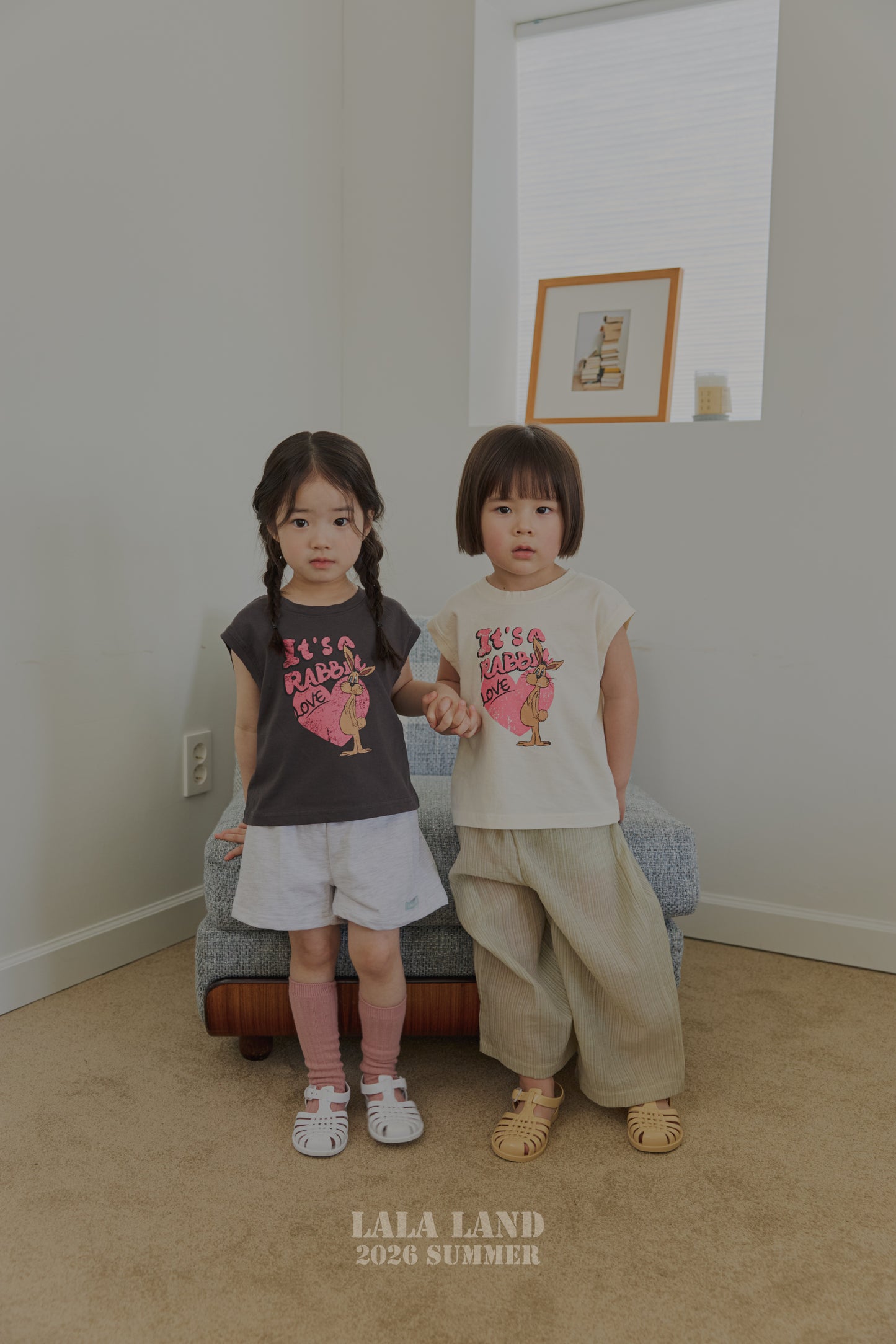 【PREORDER受付終了、ご希望はお問い合わせください。】63.Love Rabbit Sleeveless T-shirt