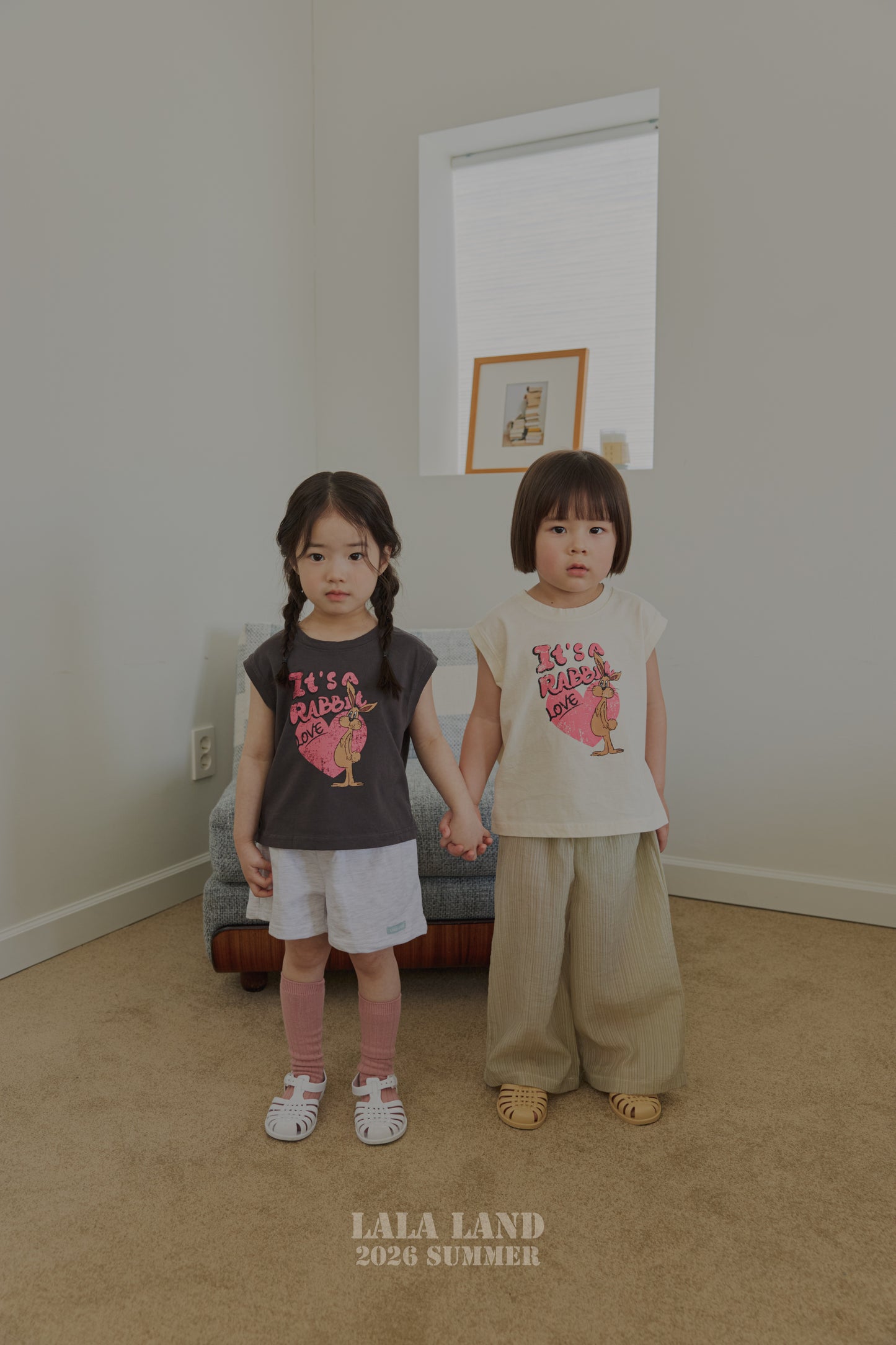 【PREORDER受付終了、ご希望はお問い合わせください。】63.Love Rabbit Sleeveless T-shirt