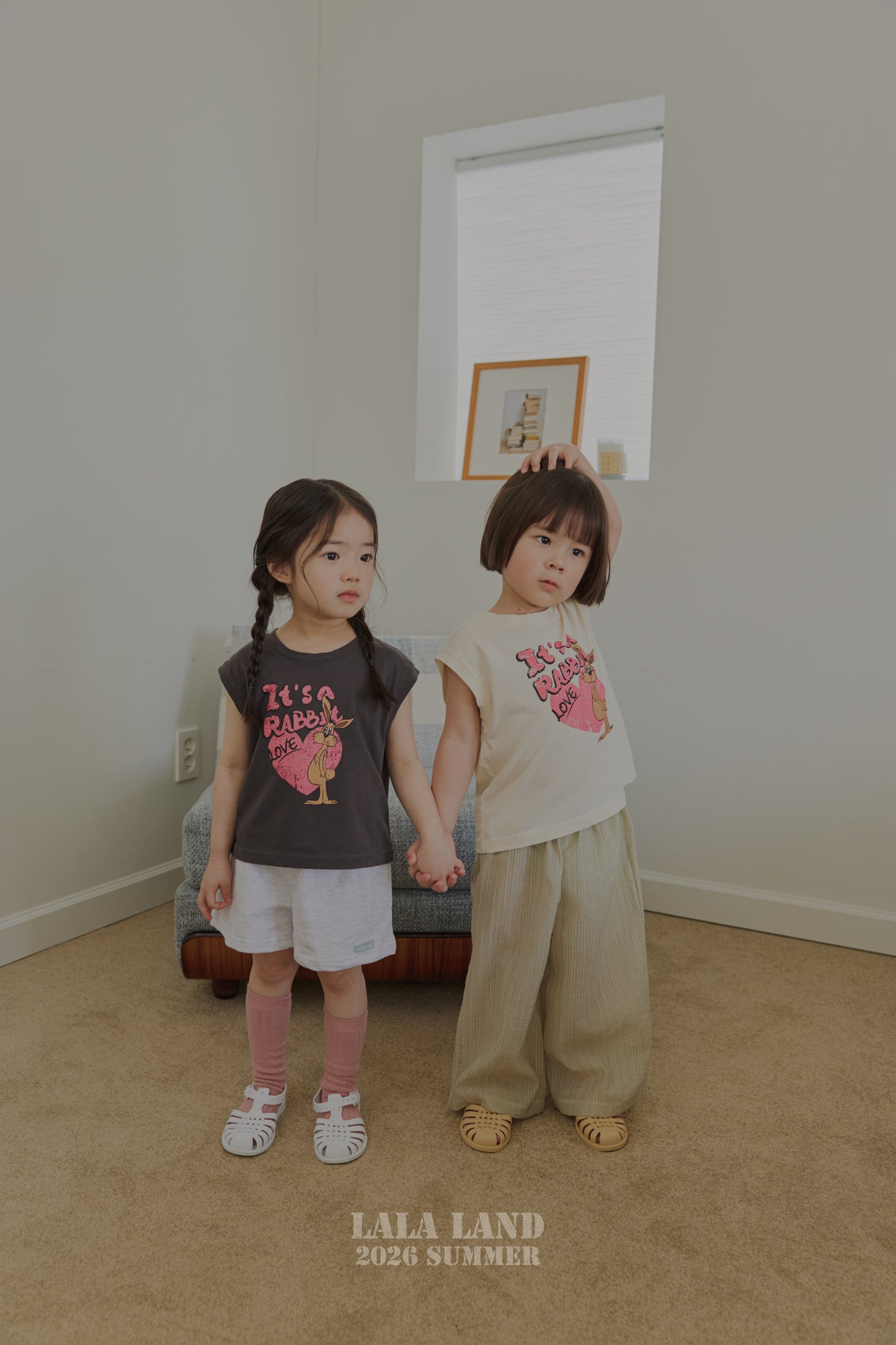 【PREORDER受付終了、ご希望はお問い合わせください。】63.Love Rabbit Sleeveless T-shirt
