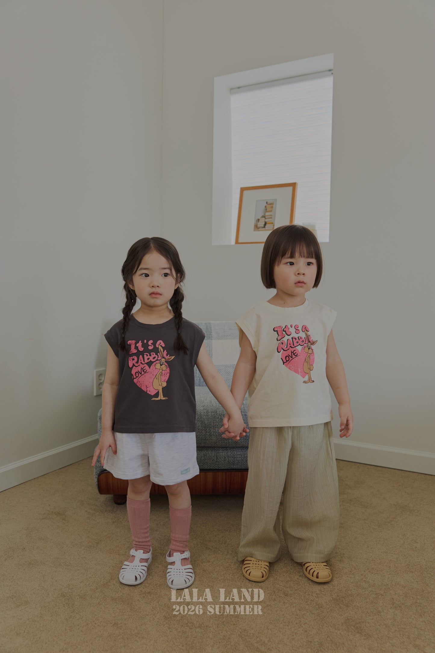 【PREORDER受付終了、ご希望はお問い合わせください。】63.Love Rabbit Sleeveless T-shirt
