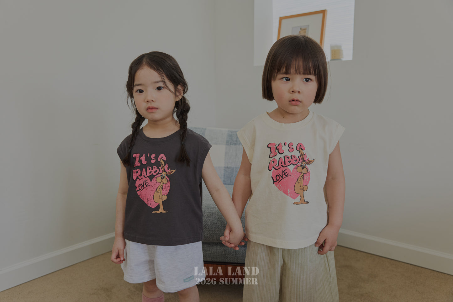 【PREORDER受付終了、ご希望はお問い合わせください。】63.Love Rabbit Sleeveless T-shirt