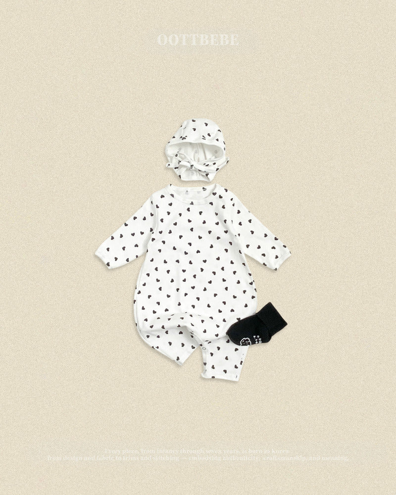 【PRE-ODER〆8.9(sun)】32.(Bebe) Petit Heart Full-Length Romper + Bonnet Set | oottbebe