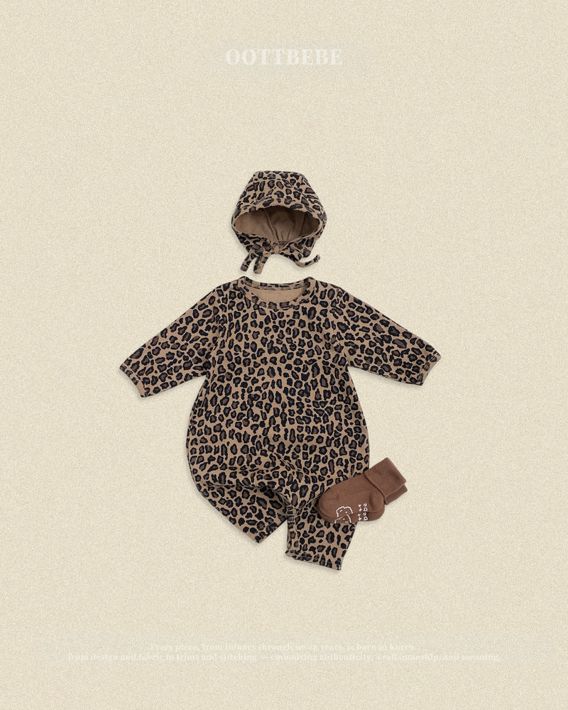 【PRE-ODER〆8.9(sun)】34.(Bebe) Little Leopard Full-Length Romper + Bonnet Set | oottbebe