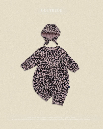 【秋のPRE-ODER 5%OFF】34.(Bebe) Little Leopard Full-Length Romper + Bonnet Set | oottbebe