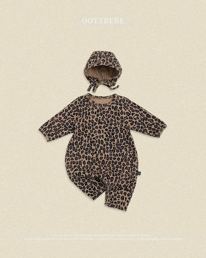 【秋のPRE-ODER 5%OFF】34.(Bebe) Little Leopard Full-Length Romper + Bonnet Set | oottbebe