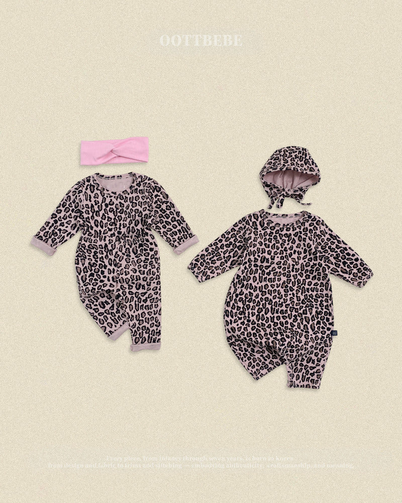 【PRE-ODER〆8.9(sun)】34.(Bebe) Little Leopard Full-Length Romper + Bonnet Set | oottbebe