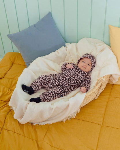 【秋のPRE-ODER 5%OFF】34.(Bebe) Little Leopard Full-Length Romper + Bonnet Set | oottbebe