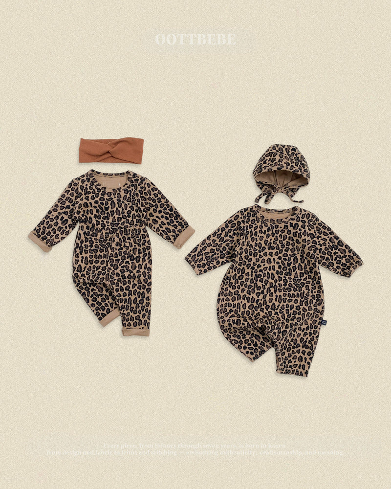 【PRE-ODER〆8.9(sun)】34.(Bebe) Little Leopard Full-Length Romper + Bonnet Set | oottbebe