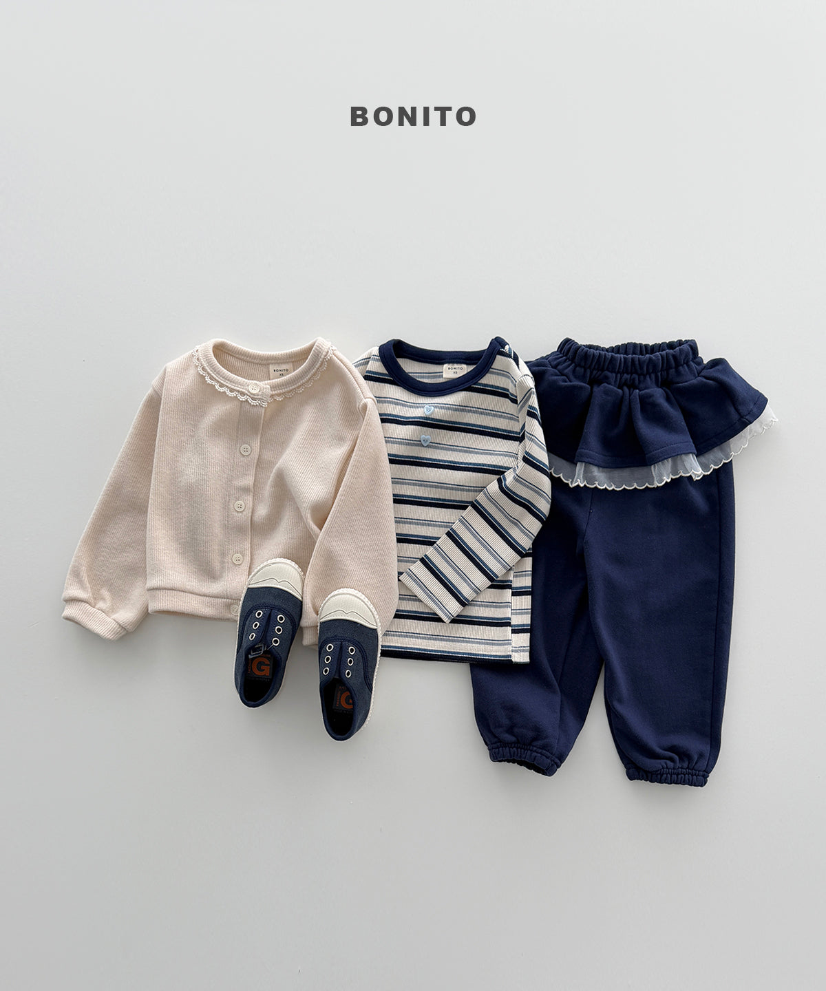 52.Sharp Frill Jogger Pants