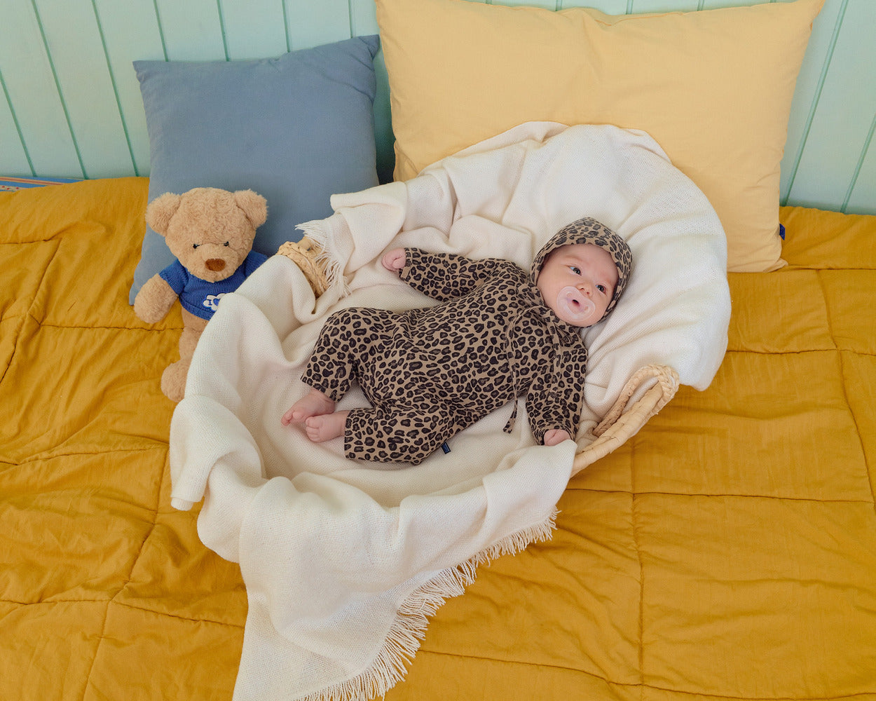 【PRE-ODER〆8.9(sun)】34.(Bebe) Little Leopard Full-Length Romper + Bonnet Set | oottbebe