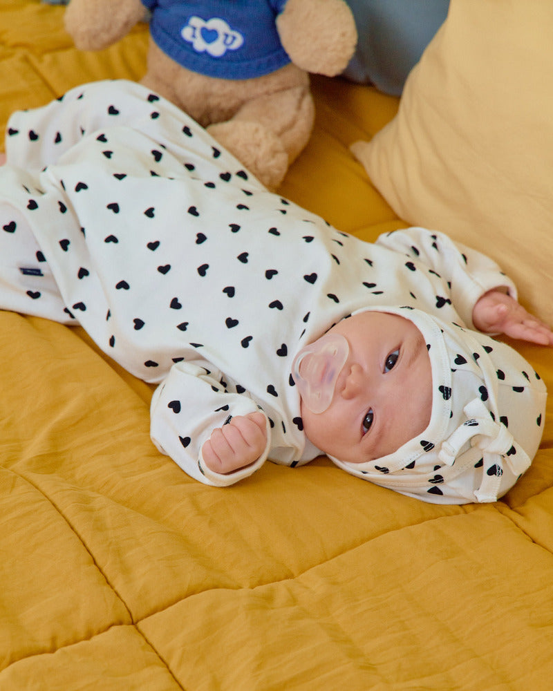 【PRE-ODER〆8.9(sun)】32.(Bebe) Petit Heart Full-Length Romper + Bonnet Set | oottbebe