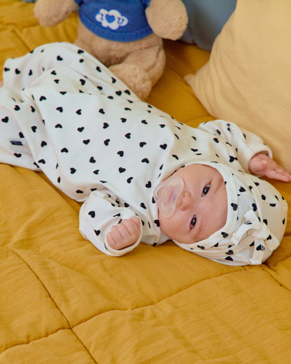 【秋のPRE-ODER 5%OFF】32.(Bebe) Petit Heart Full-Length Romper + Bonnet Set | oottbebe