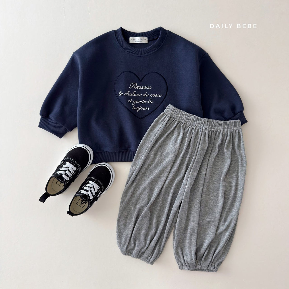 【秋のPRE-ODER 5%OFF】19.Heart Embroidery Sweatshirt