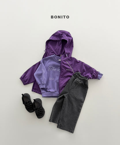 13.The Bonito Lettering Sweatshirt (Adult)
