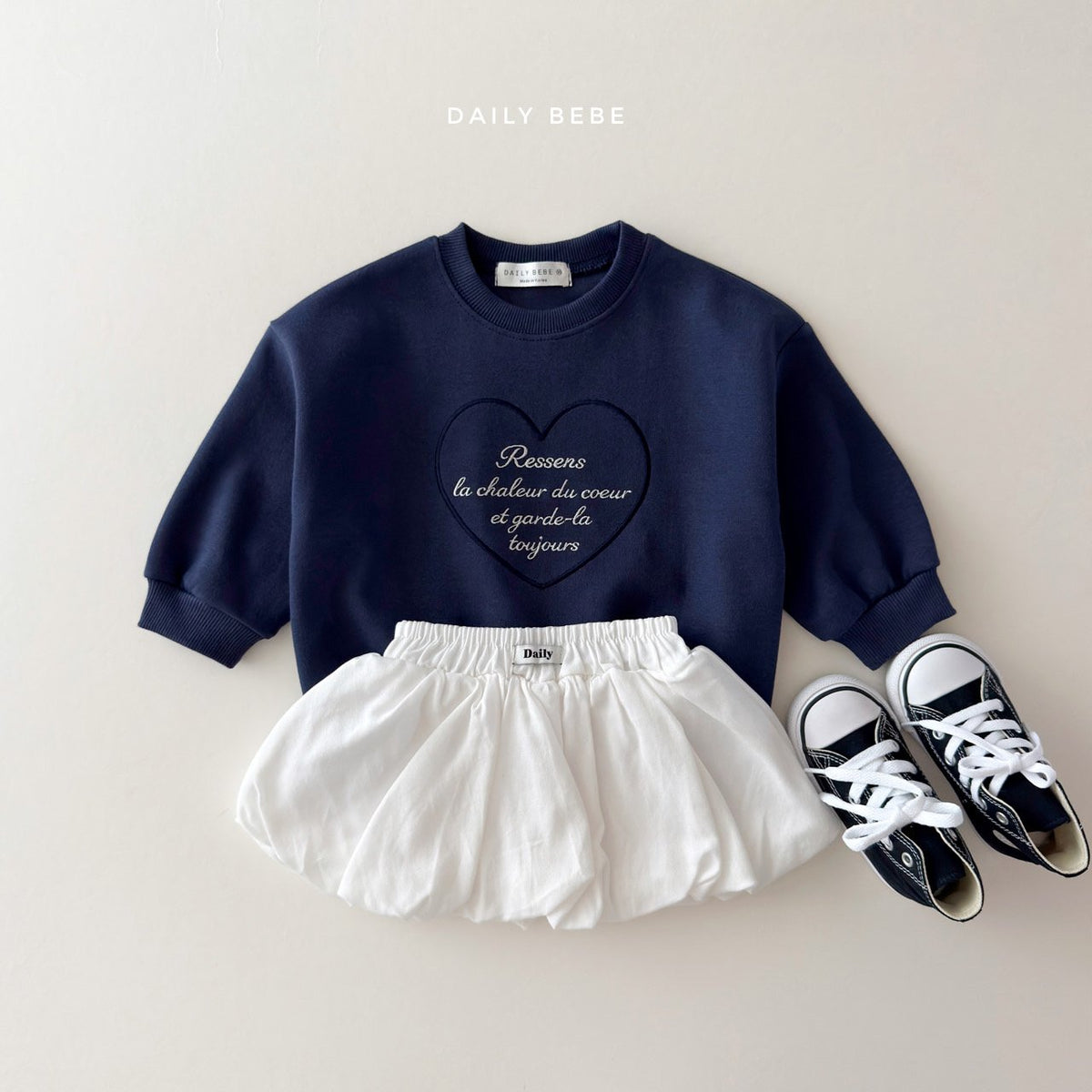 【秋のPRE-ODER 5%OFF】19.Heart Embroidery Sweatshirt