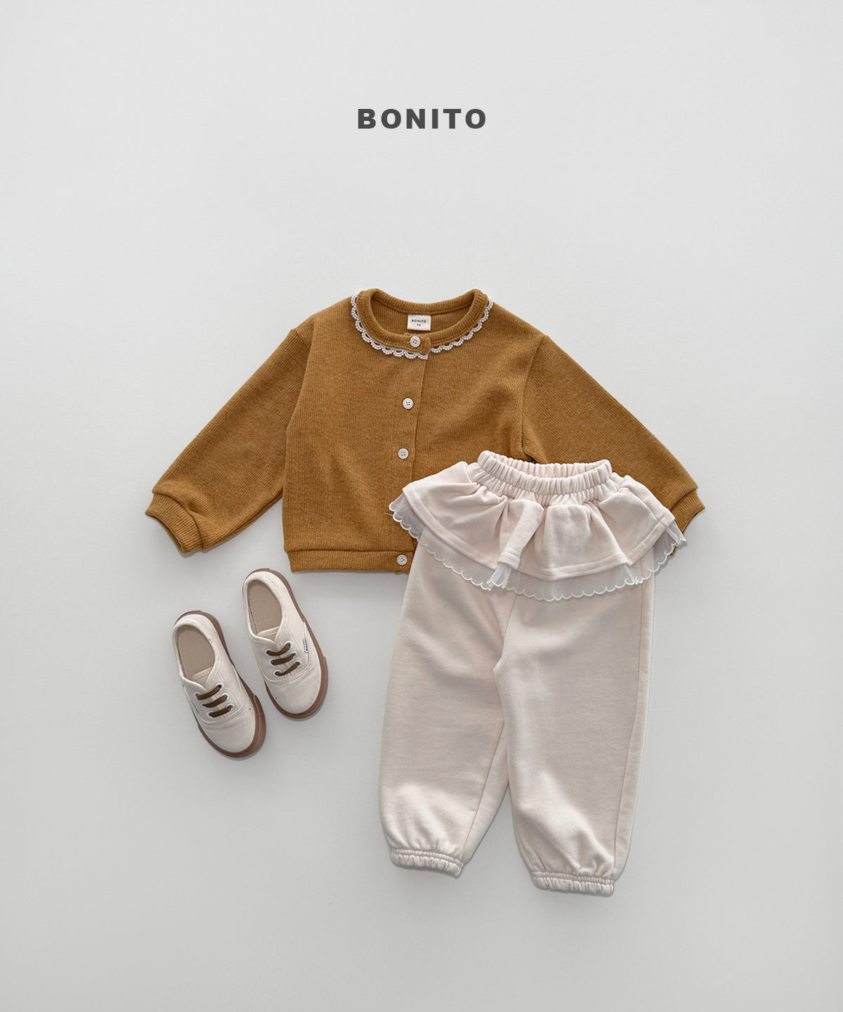 52.Sharp Frill Jogger Pants