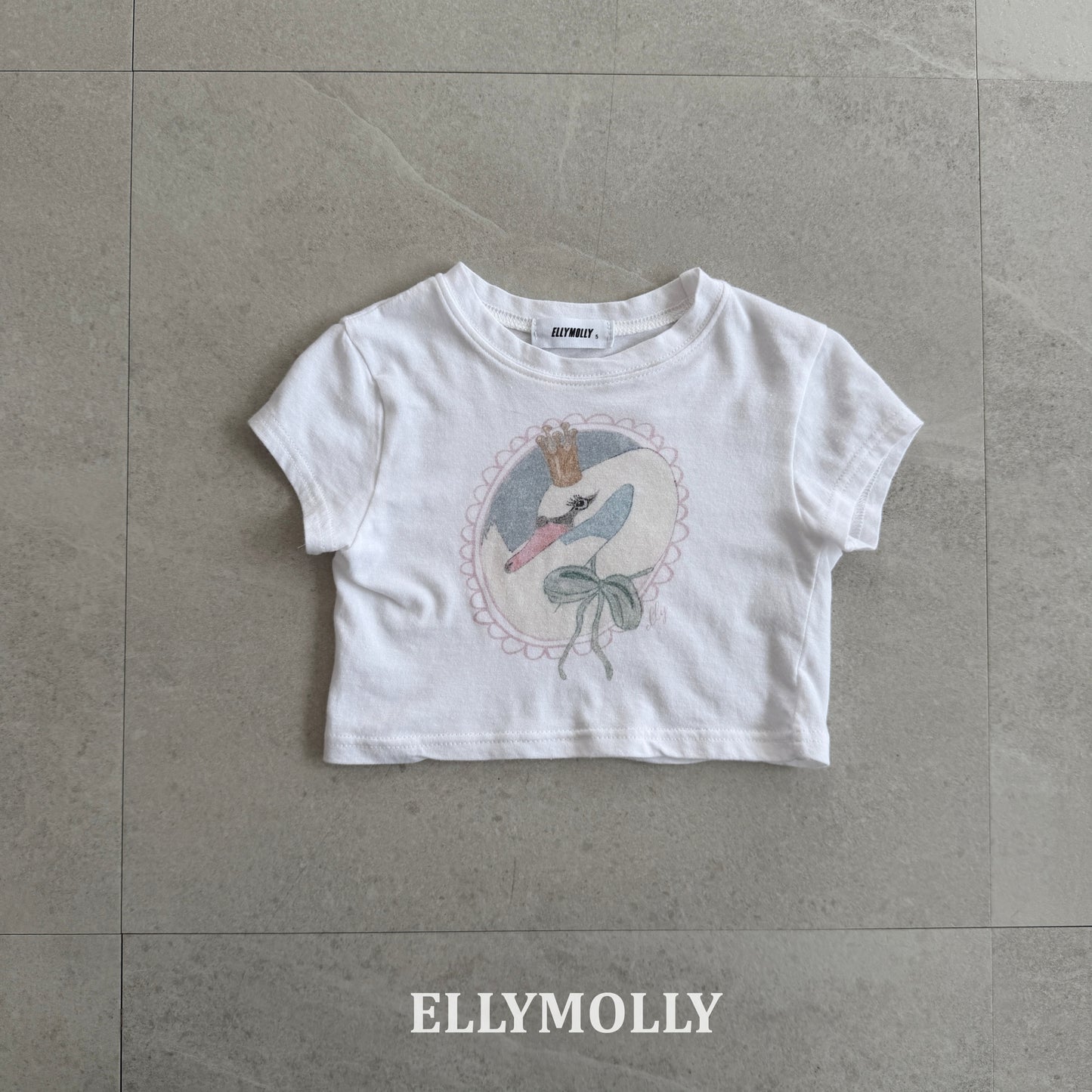 【PREORDER 4日間限定】12.Elise Swan T-Shirt