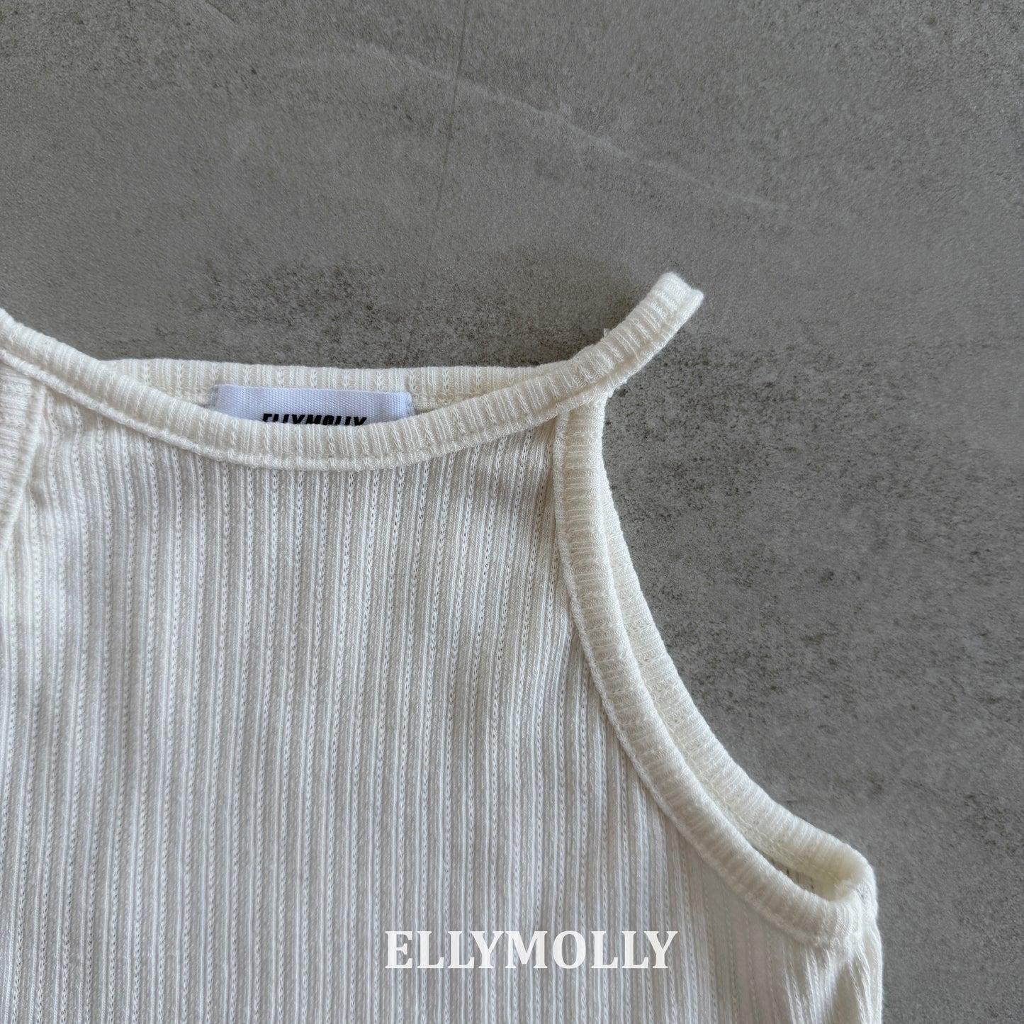 【PREORDER 4日間限定】53.Clean V-Cut Sleeveless Top