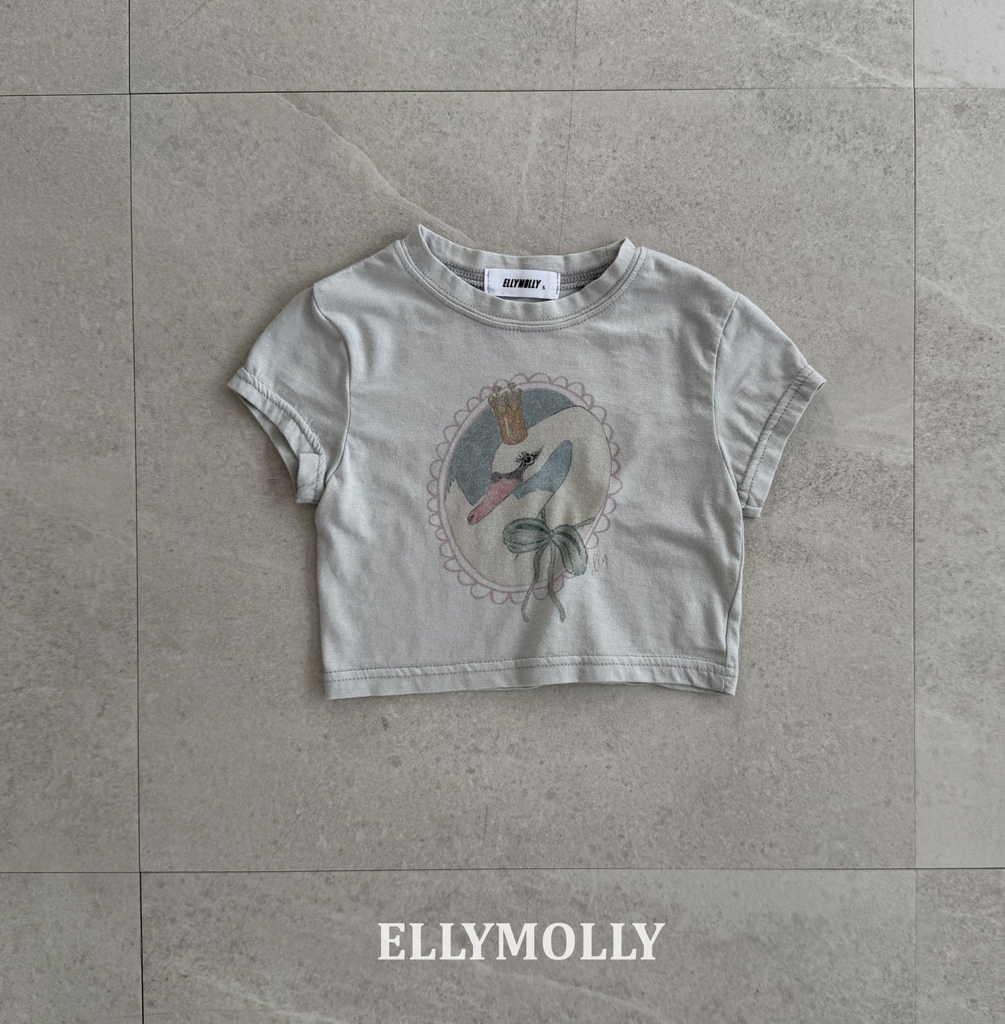【PREORDER 4日間限定】12.Elise Swan T-Shirt