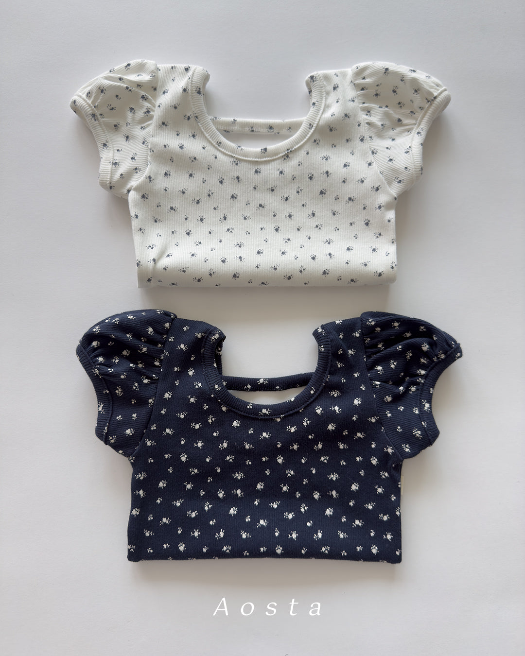 【PREORDER受付終了、ご希望はお問い合わせください。】56.Open Back Puff Blouse