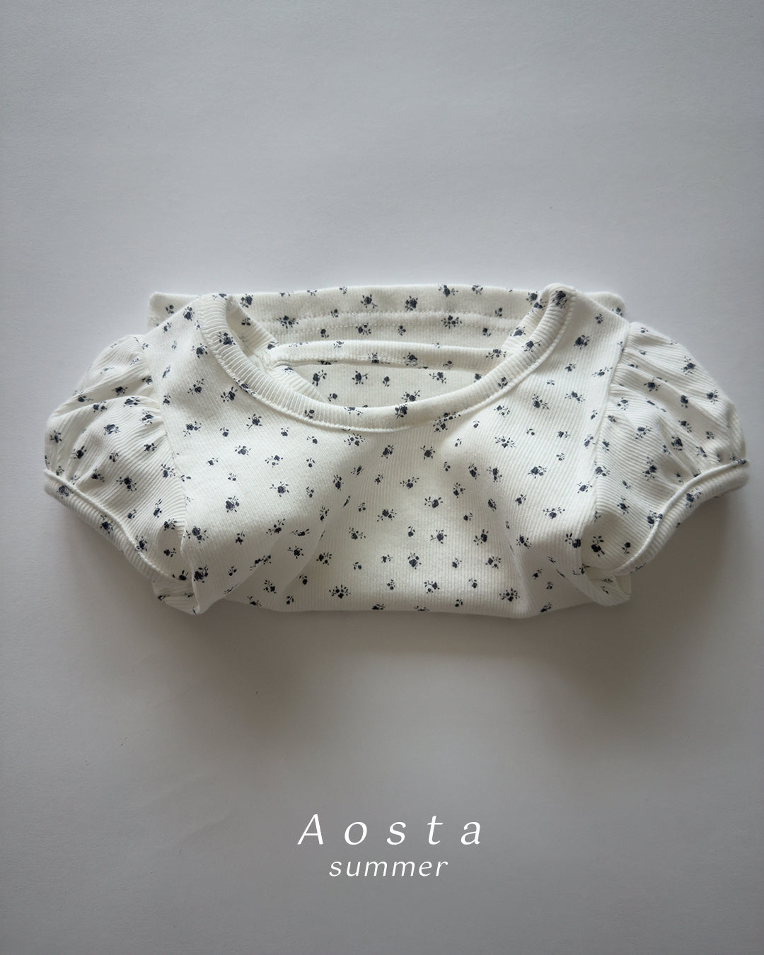 【PREORDER受付終了、ご希望はお問い合わせください。】56.Open Back Puff Blouse