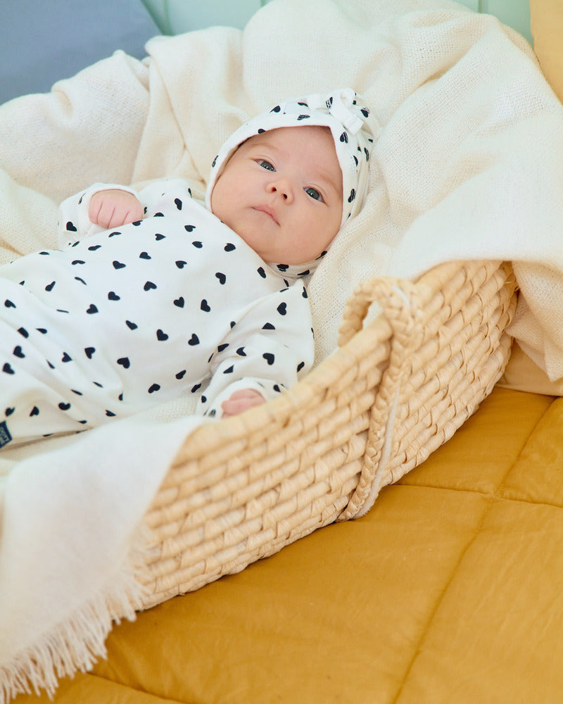 【PRE-ODER〆8.9(sun)】32.(Bebe) Petit Heart Full-Length Romper + Bonnet Set | oottbebe