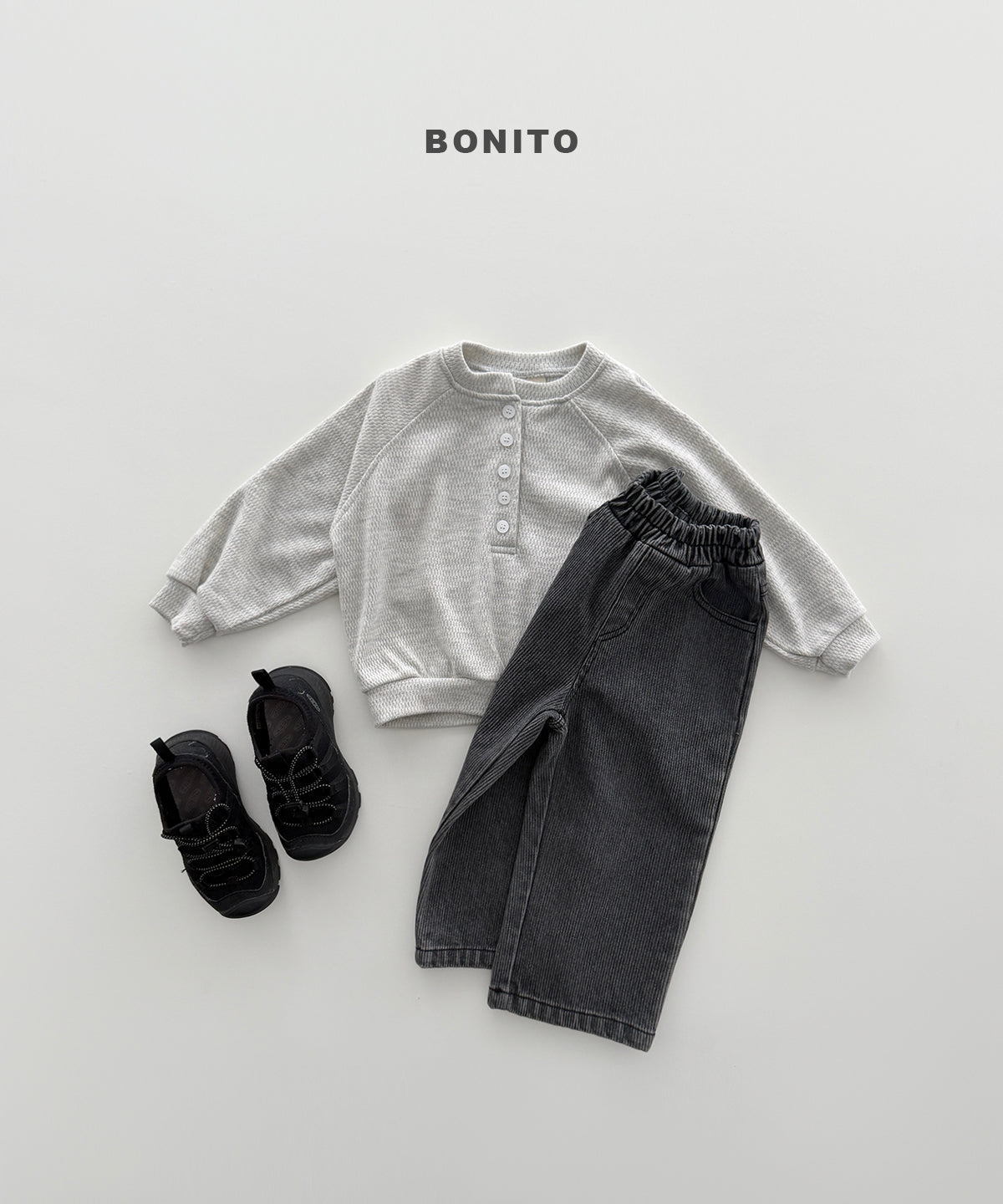25.Henley Neck Sweatshirt