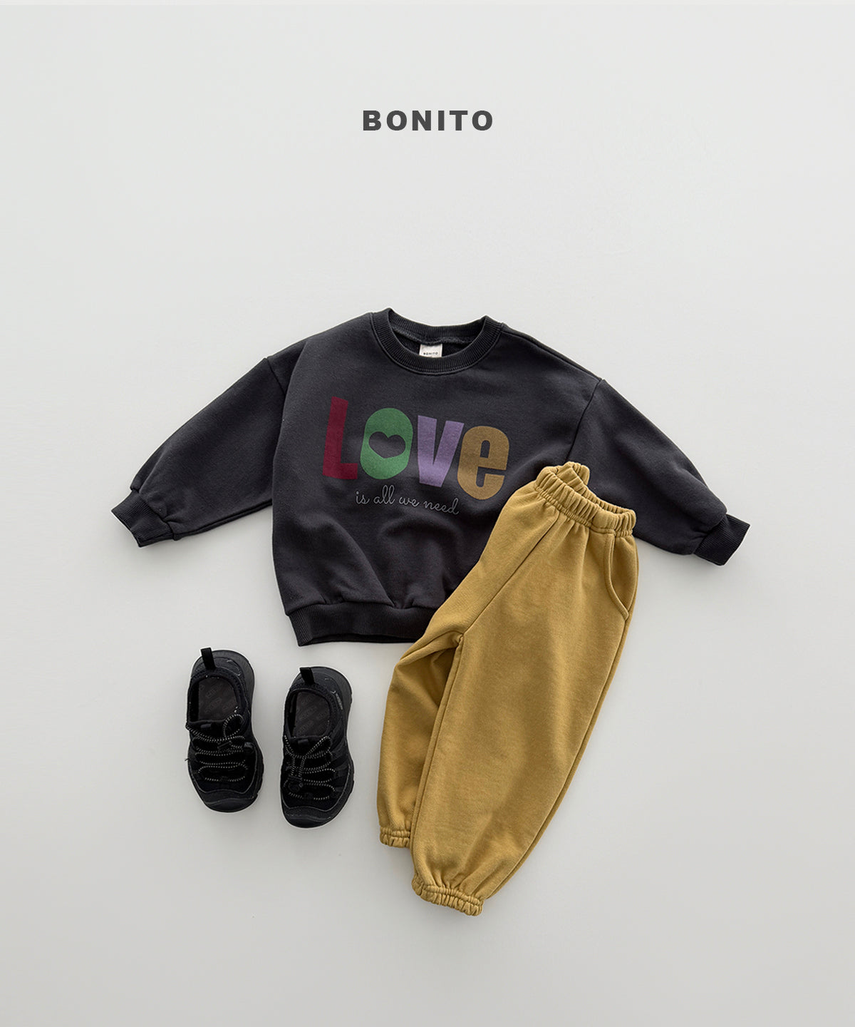 32.Love Sweatshirt