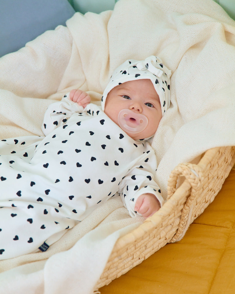 【PRE-ODER〆8.9(sun)】32.(Bebe) Petit Heart Full-Length Romper + Bonnet Set | oottbebe