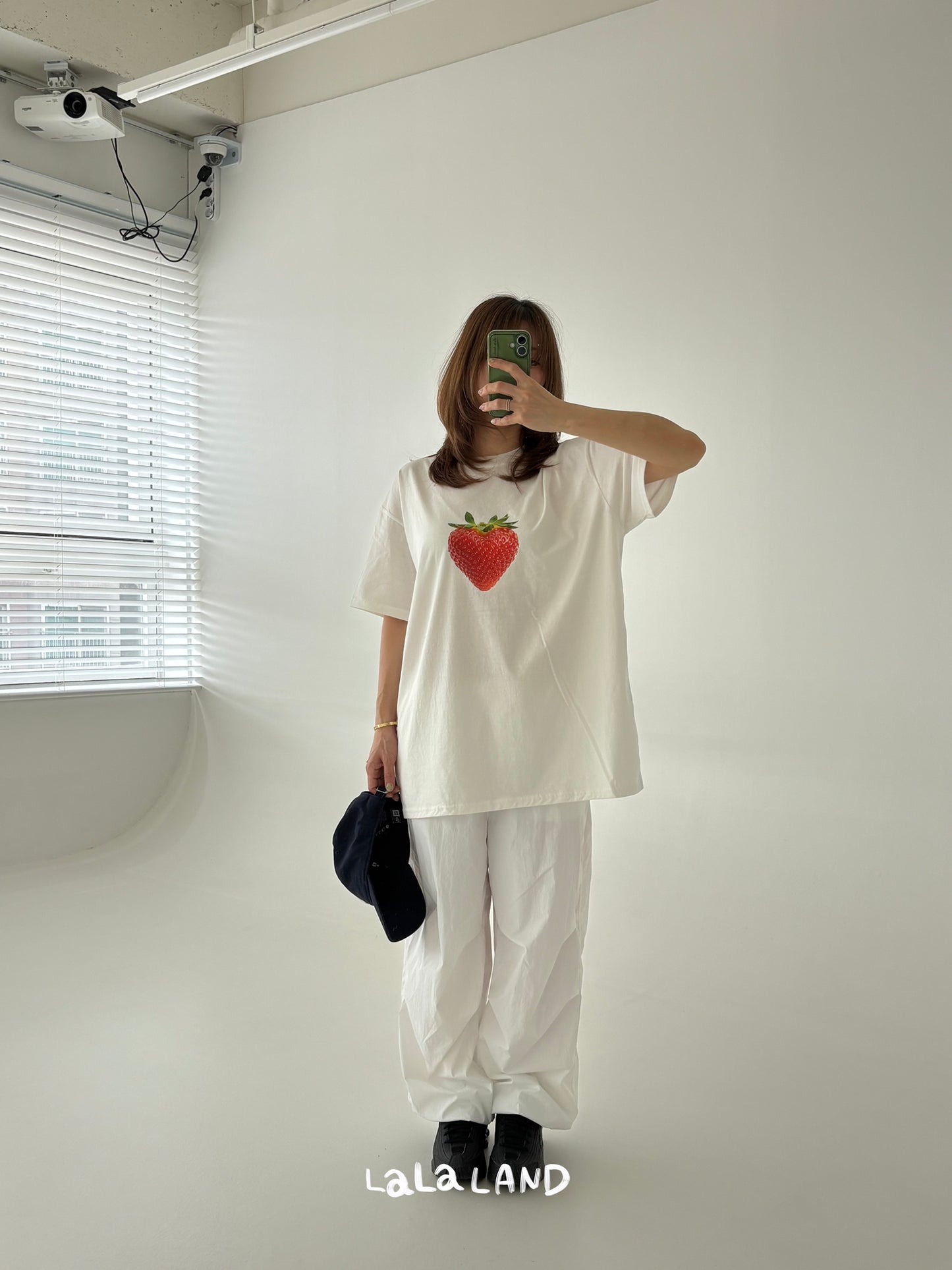 【PREORDER受付終了、ご希望はお問い合わせください。】84.Mom Berry Apple T-shirt