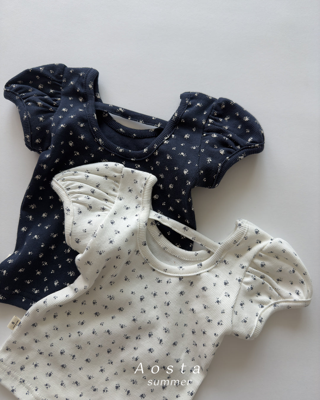 【PREORDER受付終了、ご希望はお問い合わせください。】56.Open Back Puff Blouse