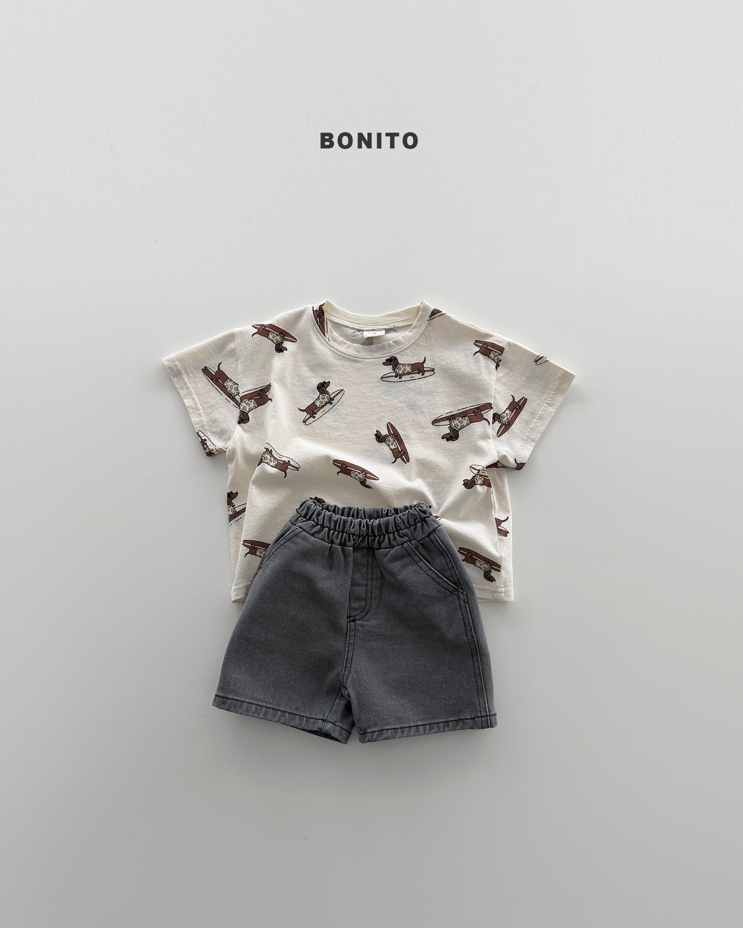 【PREORDER 4日間限定】36.surfing dog tee