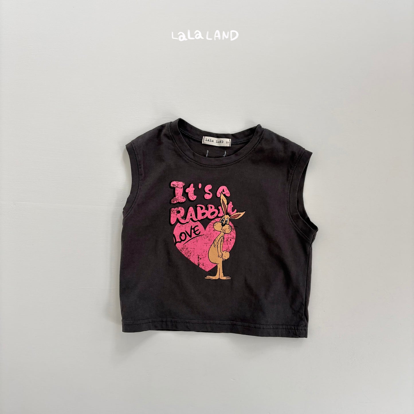 【PREORDER受付終了、ご希望はお問い合わせください。】63.Love Rabbit Sleeveless T-shirt