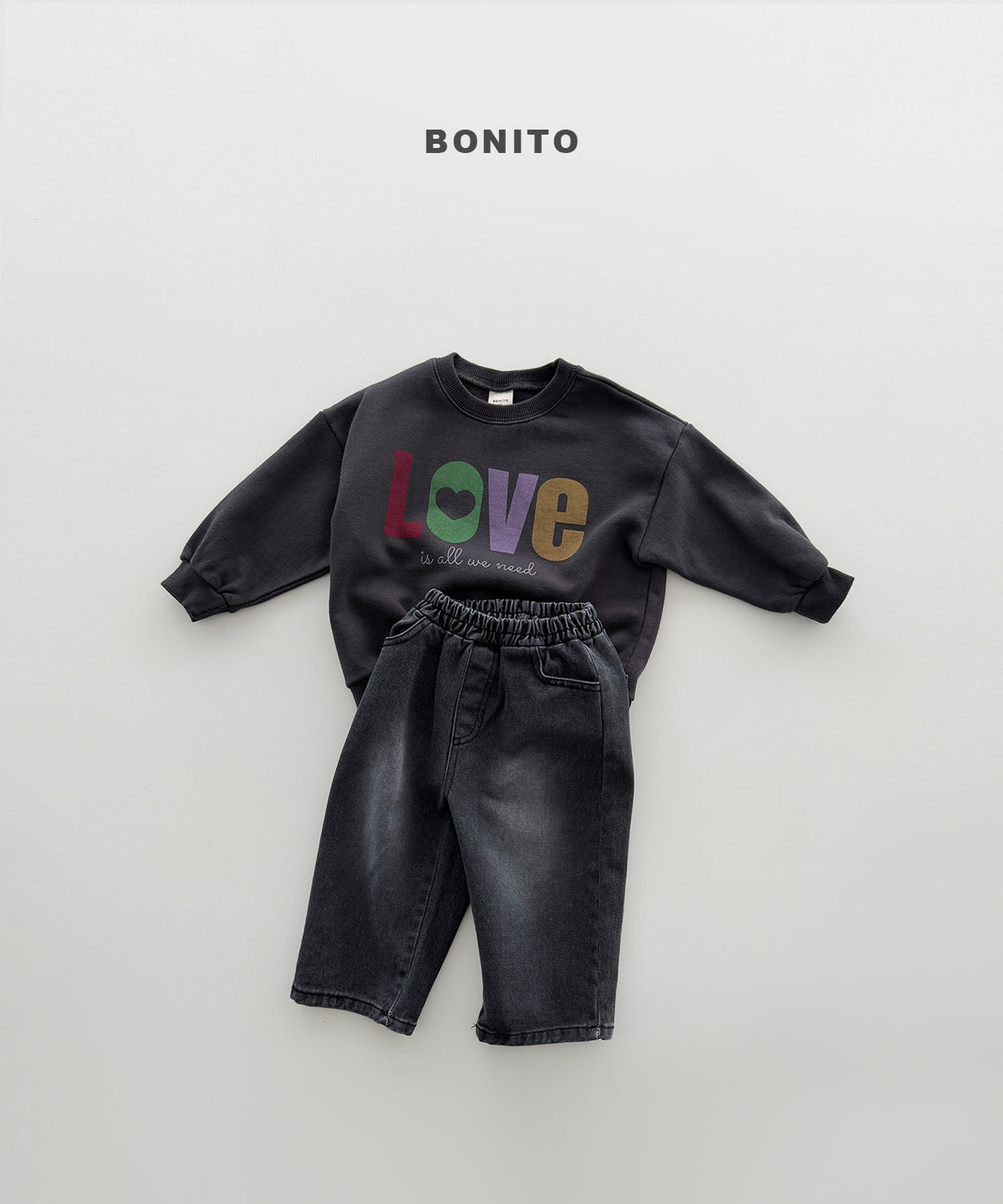 32.Love Sweatshirt