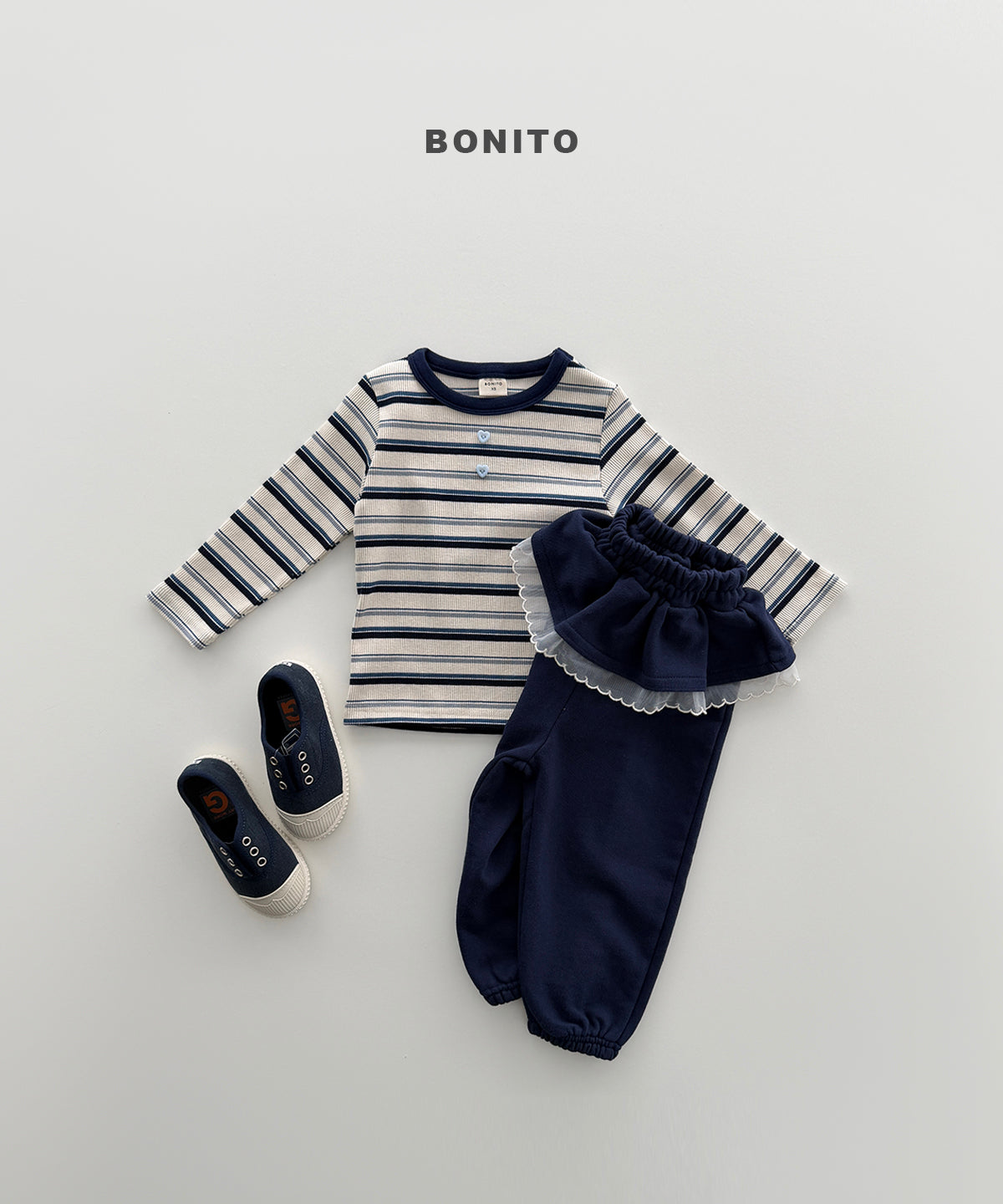51.Heart Button Stripe Tee