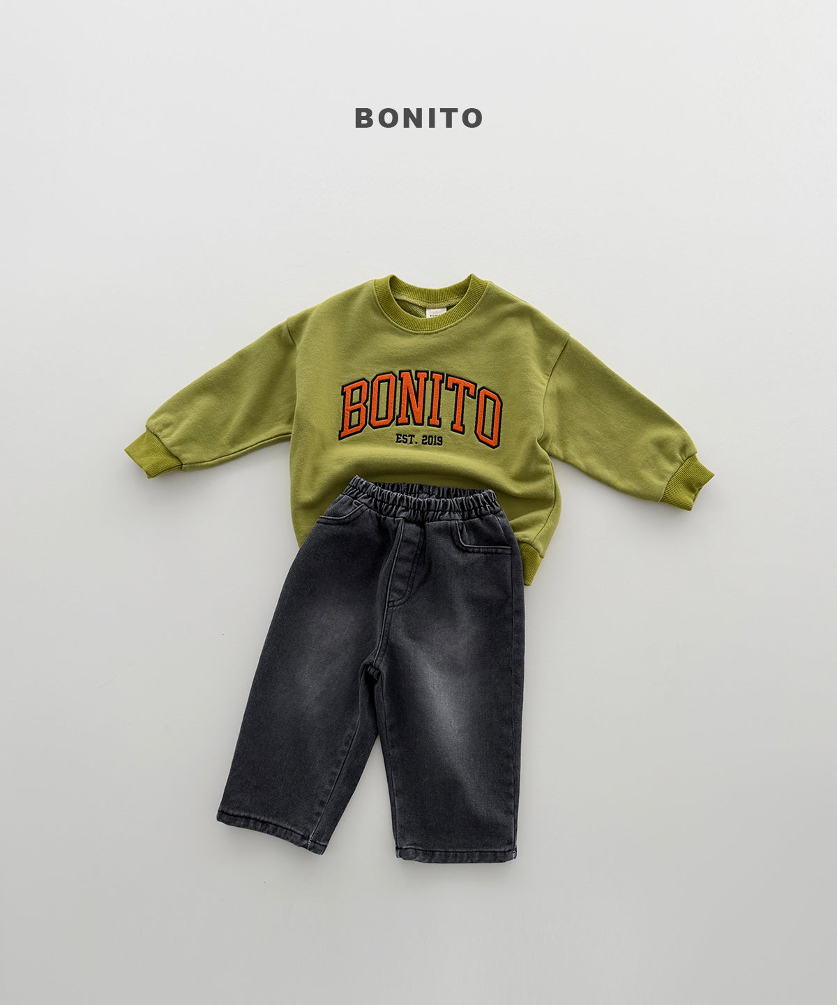 31.Bonito Patch Embroidered Sweatshirt