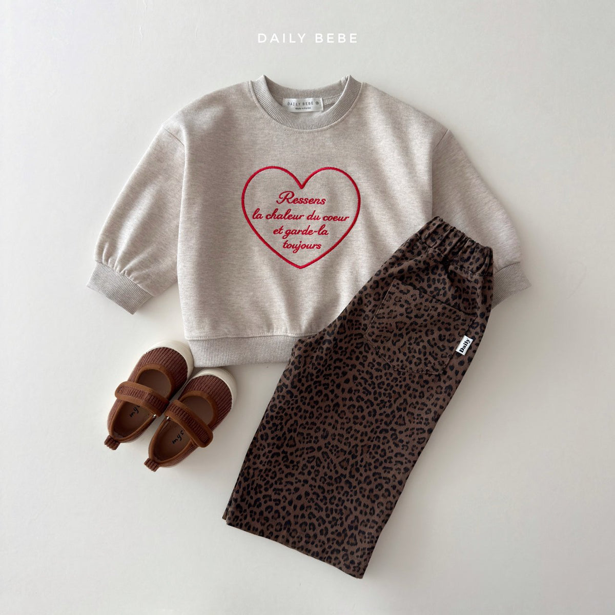 【秋のPRE-ODER 5%OFF】19.Heart Embroidery Sweatshirt