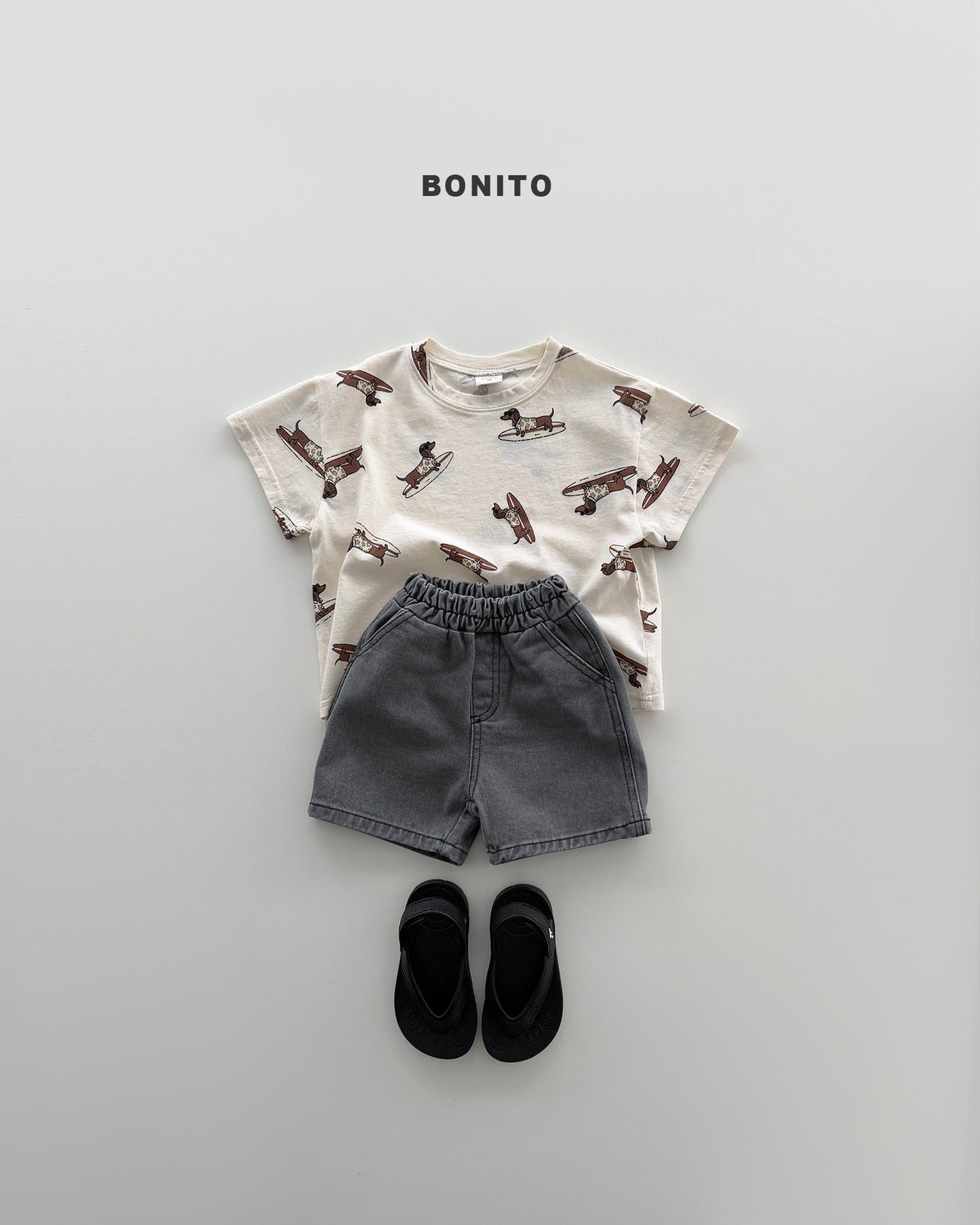 【PREORDER 4日間限定】36.surfing dog tee