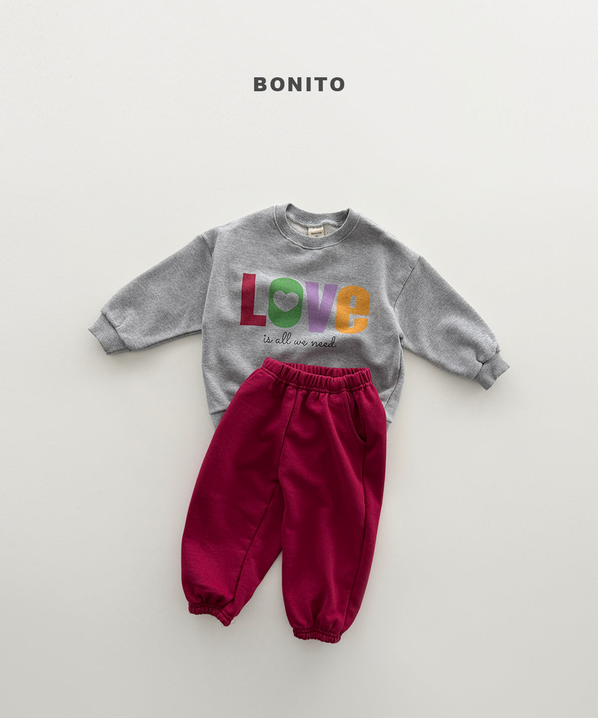 32.Love Sweatshirt