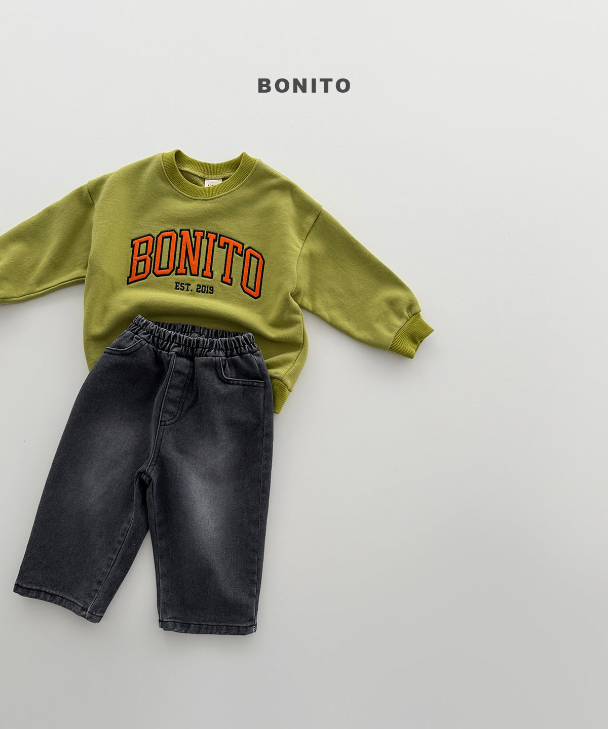 31.Bonito Patch Embroidered Sweatshirt