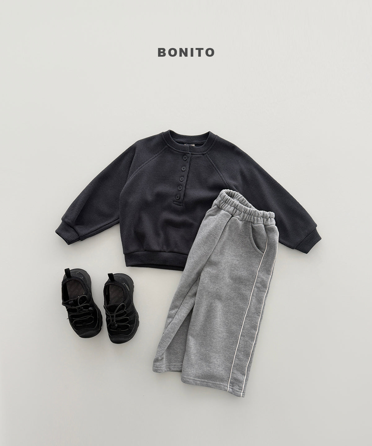 25.Henley Neck Sweatshirt