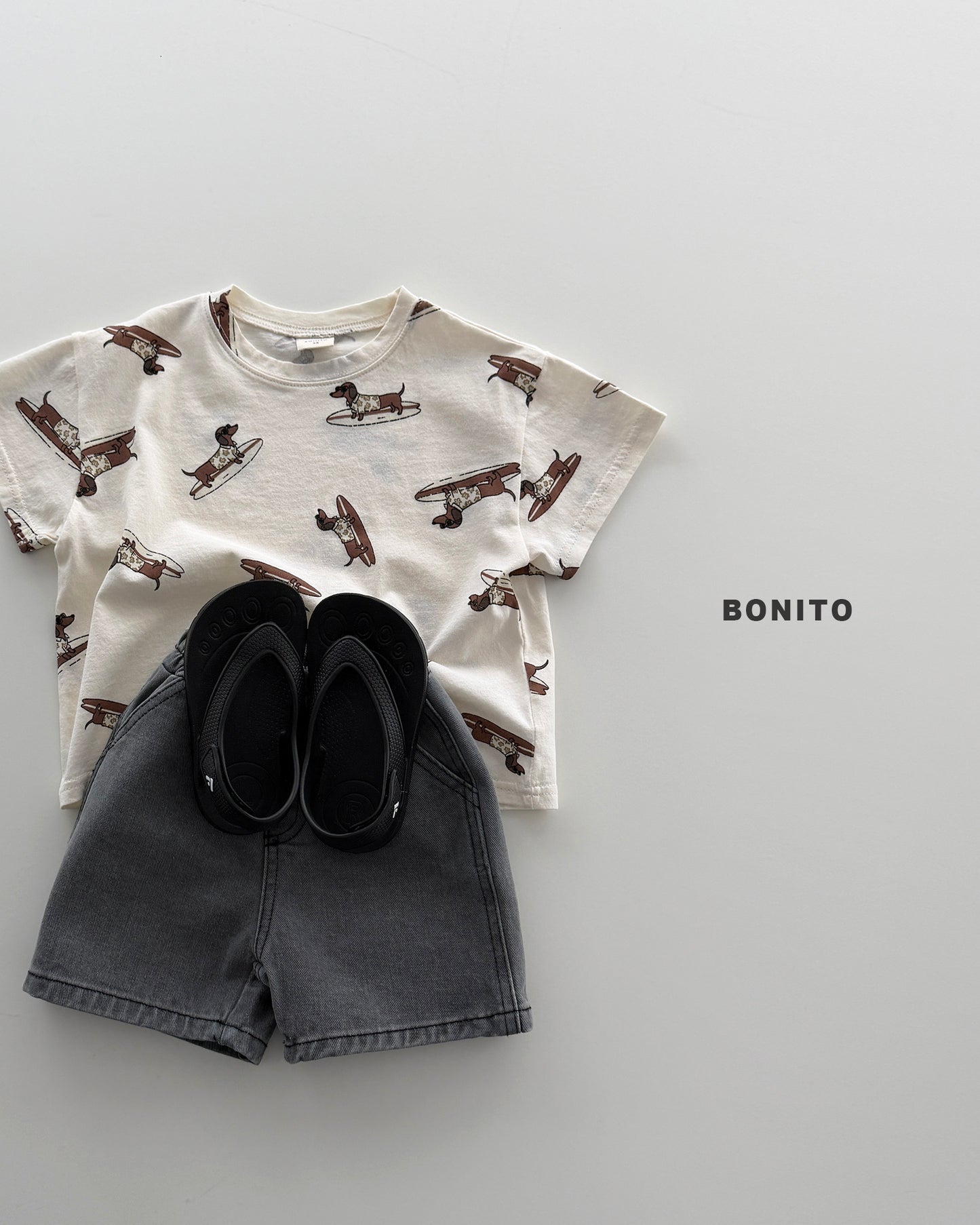 【PREORDER 4日間限定】36.surfing dog tee