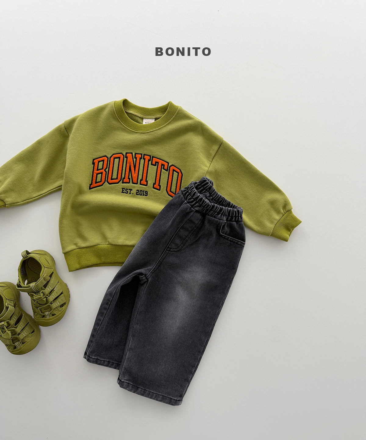 31.Bonito Patch Embroidered Sweatshirt