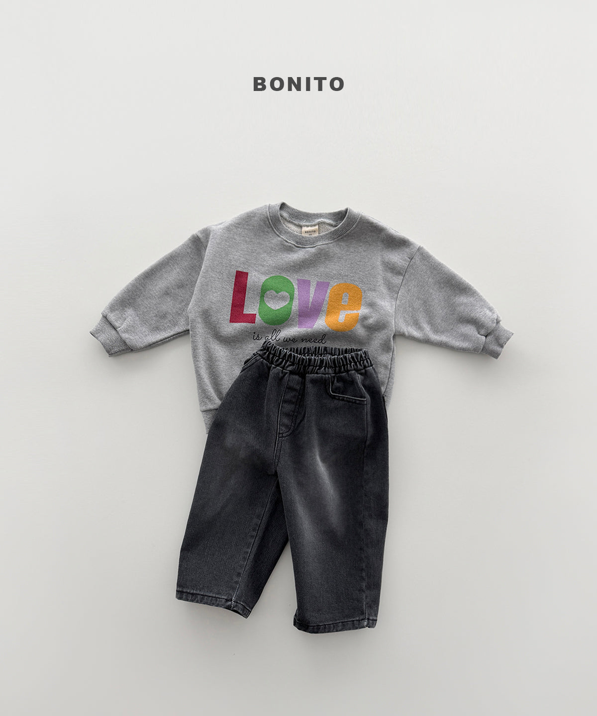 32.Love Sweatshirt