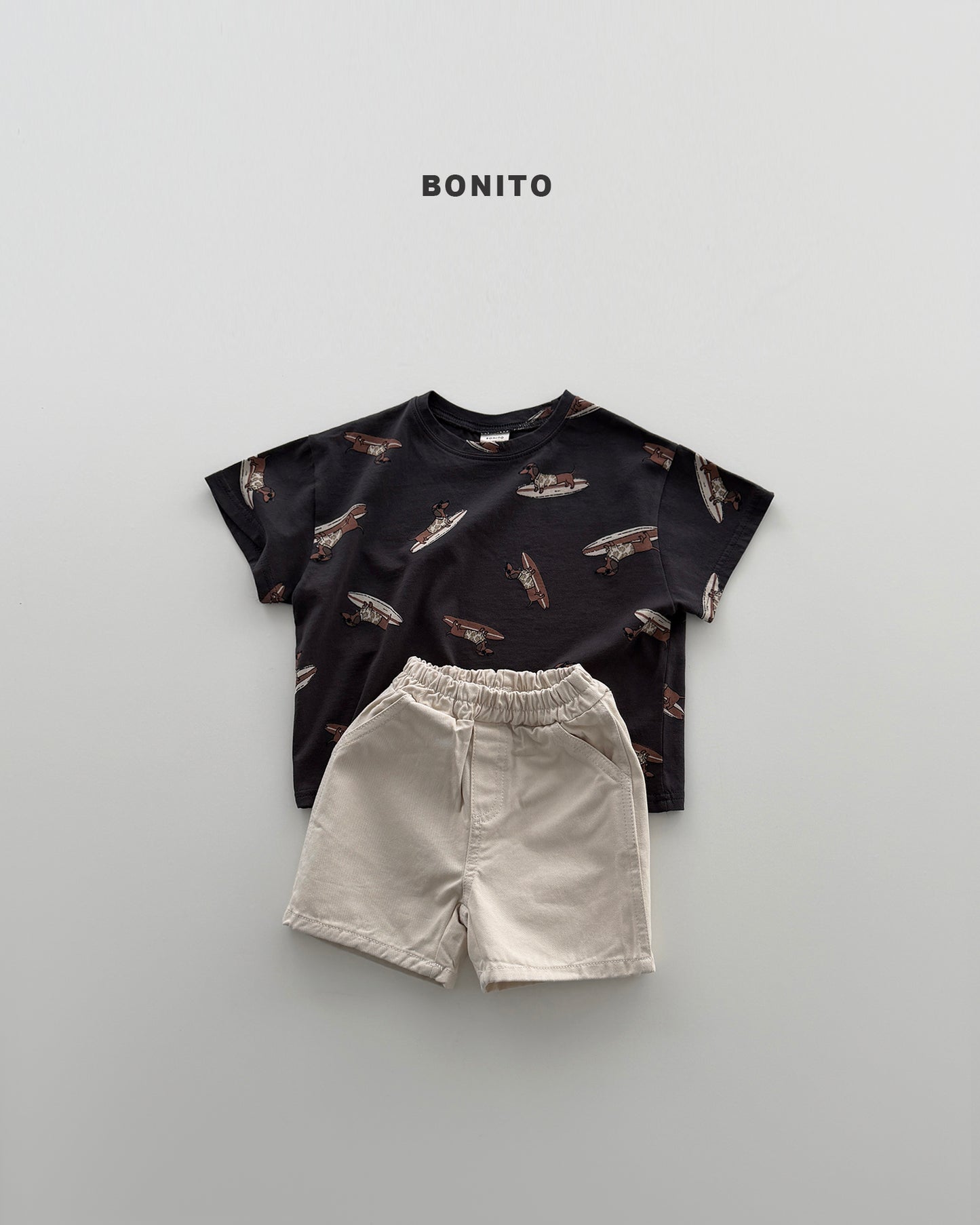【PREORDER 4日間限定】36.surfing dog tee