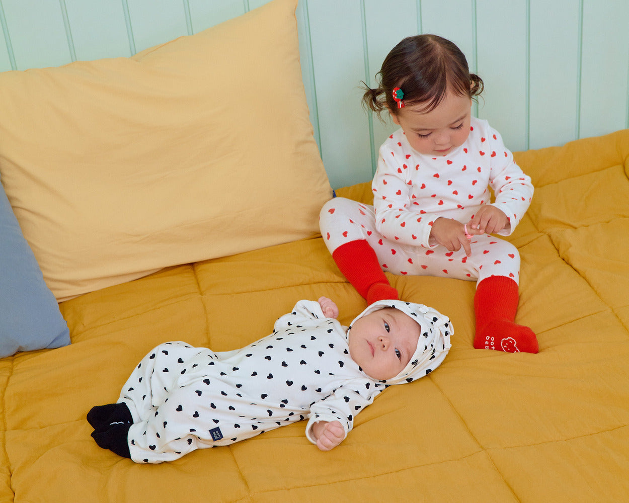 【PRE-ODER〆8.9(sun)】32.(Bebe) Petit Heart Full-Length Romper + Bonnet Set | oottbebe